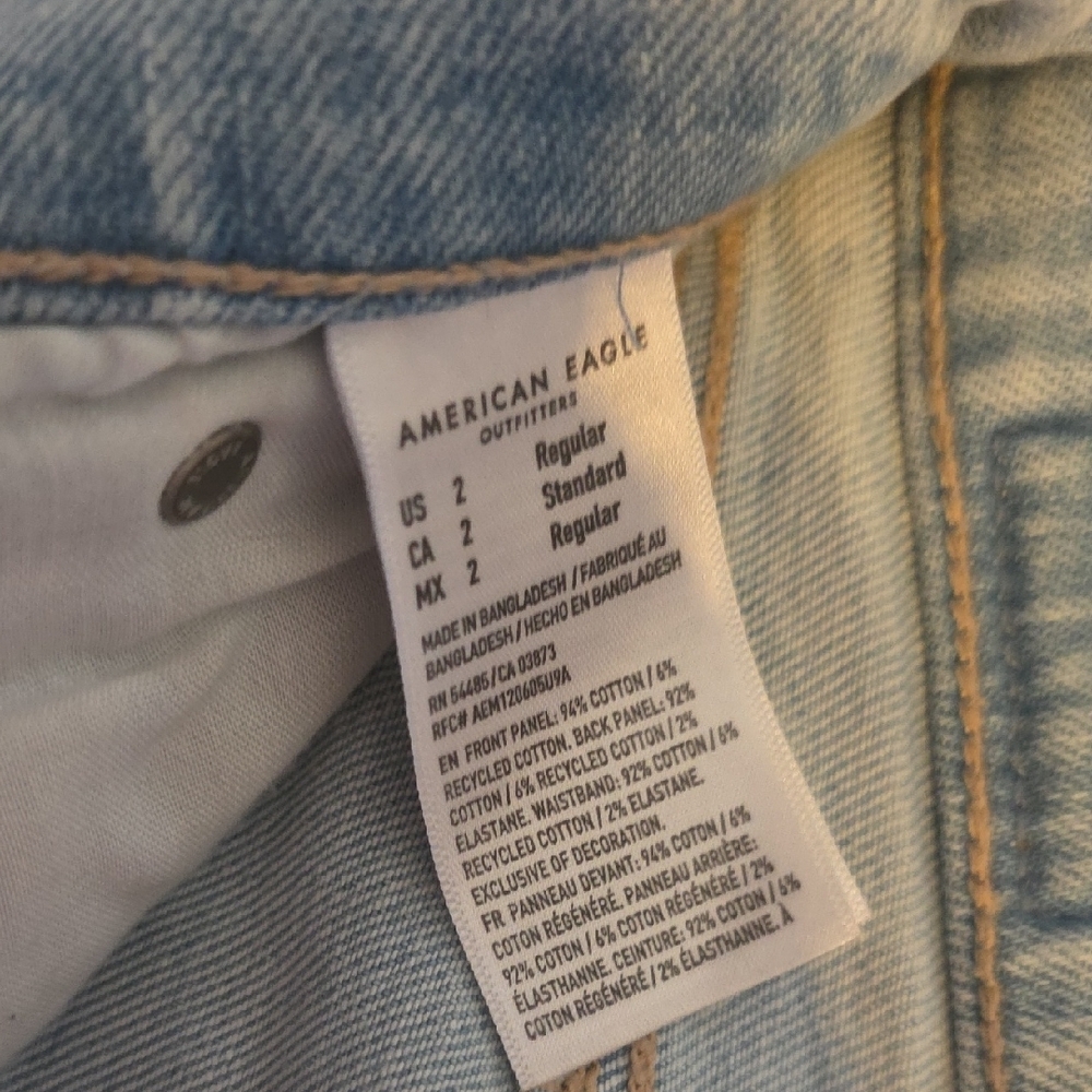 American Eagle Light Wash Wide Straight Leg Strigid Jeans Size 2 28" Inseam - Picture 3 of 10